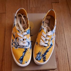 Cool Planet By Steve Madden Stream Floral Sneaker